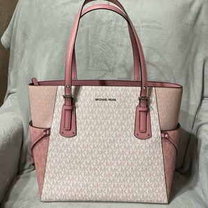 NWT Michael kors voyager tote